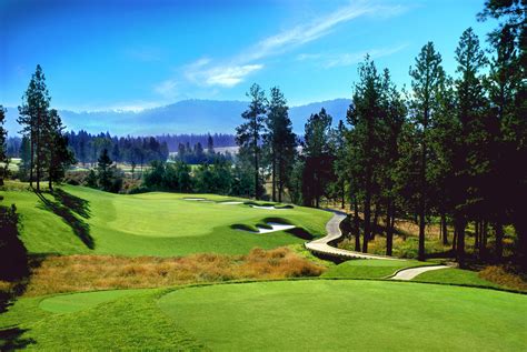 Circling raven golf course - Circling Raven Golf Course in Worley, Idaho, and architect Gene Bates, had the luxury of essentially unlimited land to lay out this 18-hole championship course. The sprawling track sits on 620 acres and plays to a maximum length of 7,189 yards.